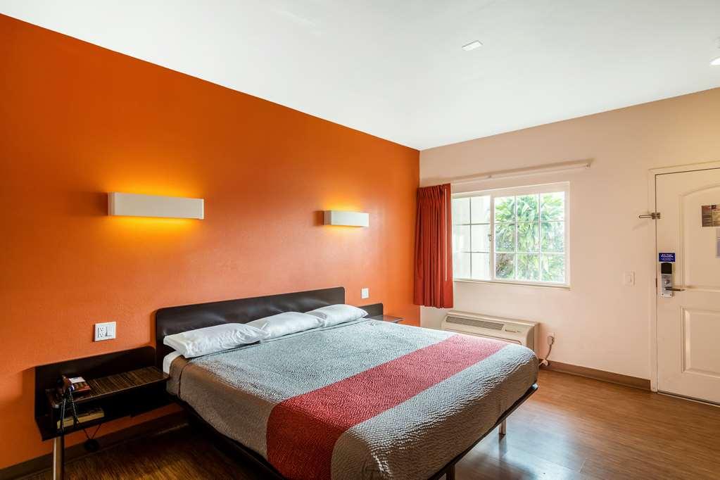 Motel 6 בל גארדנס חדר תמונה