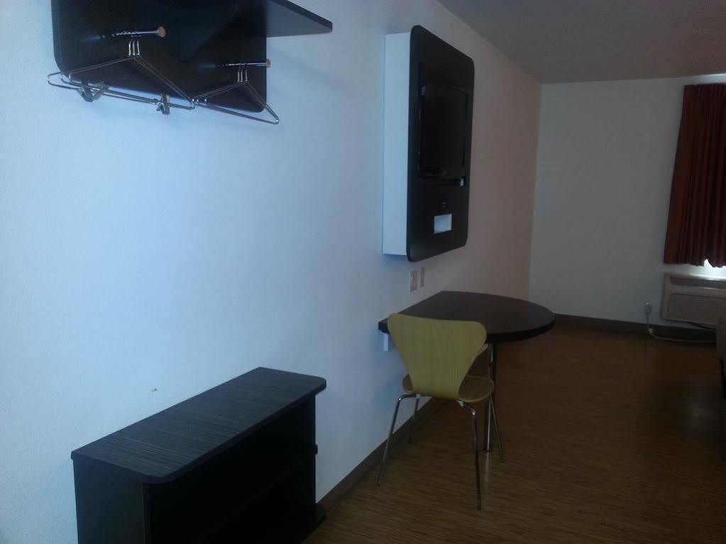 Motel 6 בל גארדנס מראה חיצוני תמונה